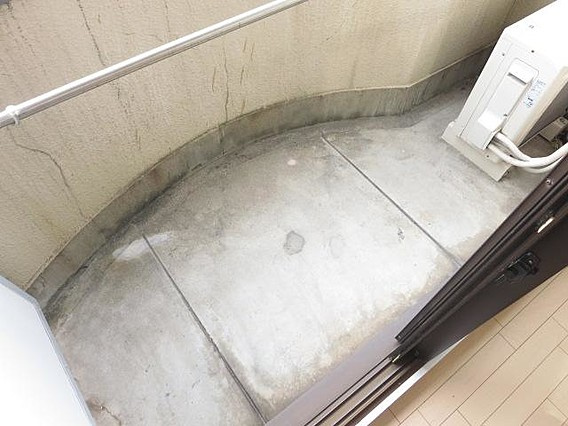 神戸市灘区岩屋北町５丁目の賃貸マンションのバルコニー