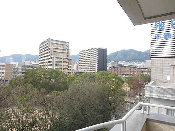 神戸市灘区岩屋北町５丁目の賃貸マンションの展望