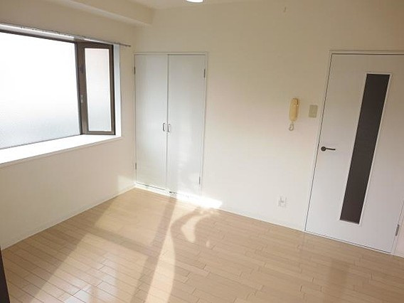 神戸市灘区岩屋北町５丁目の賃貸マンションの居間・リビング