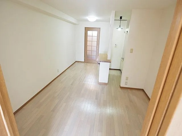 神戸市灘区楠丘町５丁目の賃貸マンションの居間・リビング