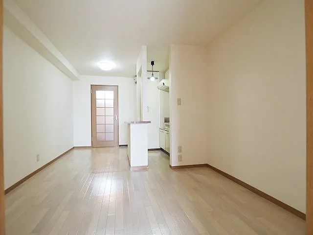 神戸市灘区楠丘町５丁目の賃貸マンションの居間・リビング