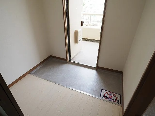 神戸市灘区楠丘町５丁目の賃貸マンションの玄関