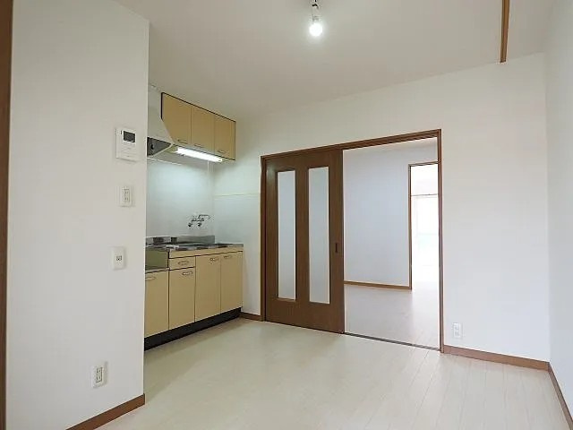 神戸市灘区楠丘町５丁目の賃貸マンションの居間・リビング
