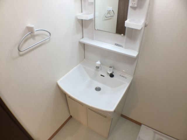 神戸市灘区城内通５丁目の賃貸マンションの洗面所