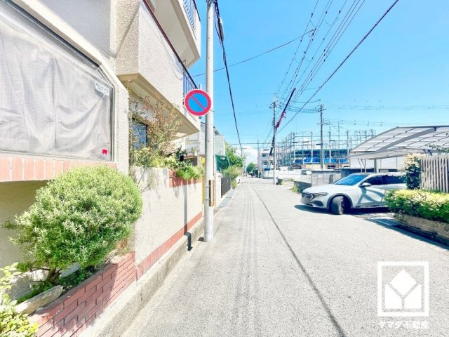プチ東園田の周辺|阪神バス「東園田３丁目（20系統）」停まで徒歩2分（約100m）の立地。日中の移動や週末のお出かけなど、ライフシーンに応じたスムーズな移動を叶える、ゆとりある住環境です。