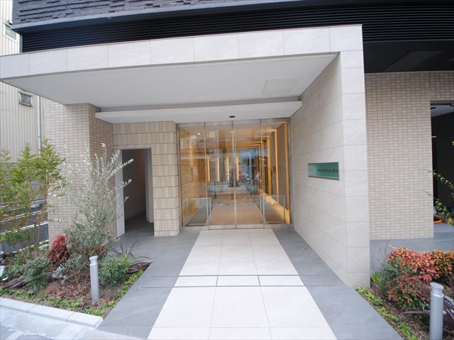 CASA REGULUS新大阪北のエントランス