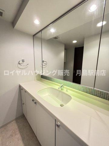 ☆大きくて洗面用具の置き場所に困らない独立洗面台☆