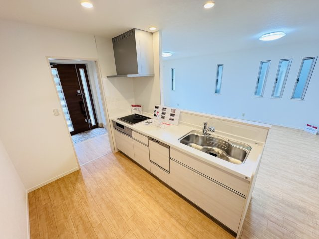 松戸市小金原９丁目中古戸建【栗ケ沢小学校：8分】のキッチン|広々システムキッチン（交換済み）