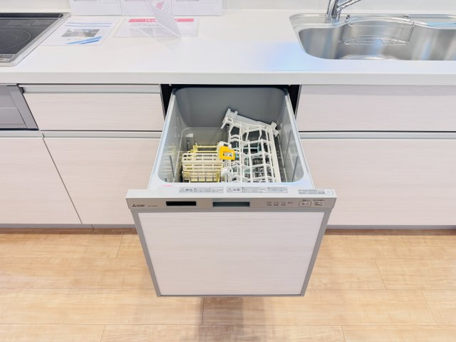 松戸市小金原９丁目中古戸建【栗ケ沢小学校：8分】のキッチン|家事の手間をグッと省けるビルトイン食洗器
