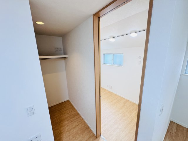 松戸市小金原９丁目中古戸建【栗ケ沢小学校：8分】の収納|2帖ウォークインクローゼット