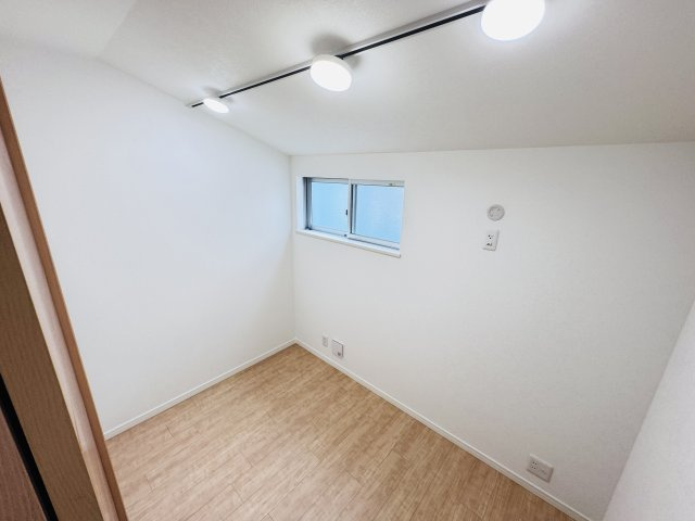 松戸市小金原９丁目中古戸建【栗ケ沢小学校：8分】の内装|3帖納戸