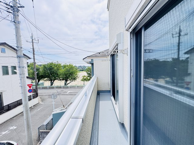 松戸市小金原９丁目中古戸建【栗ケ沢小学校：8分】のバルコニー|南向きワイドバルコニー・日当たり良好♪