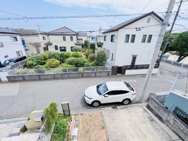 松戸市小金原９丁目中古戸建【栗ケ沢小学校：8分】の展望|バルコニーより道路側眺望・南道路で日当たり良好♪