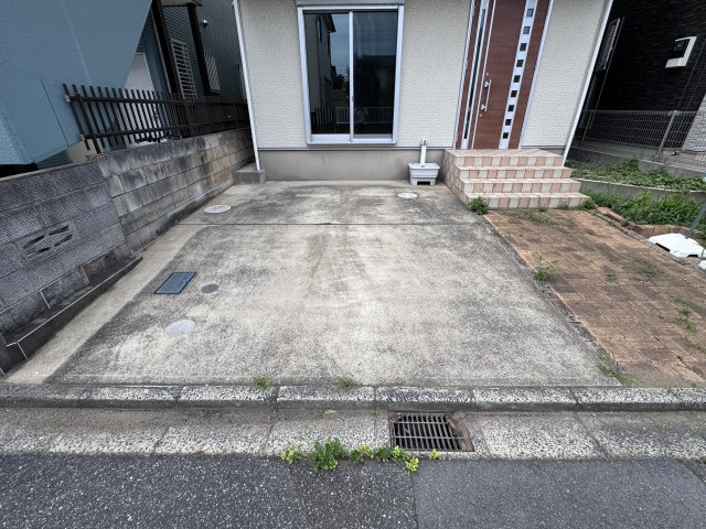 松戸市小金原９丁目中古戸建【栗ケ沢小学校：8分】の駐車場|駐車スペース完備