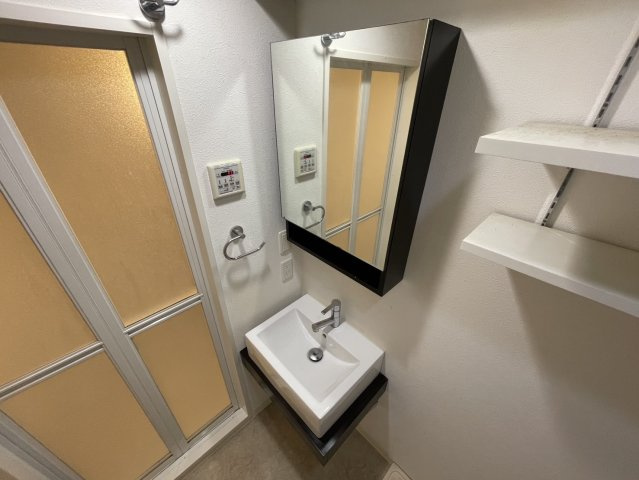 ベルトピア門口の玄関|同物件別部屋写真