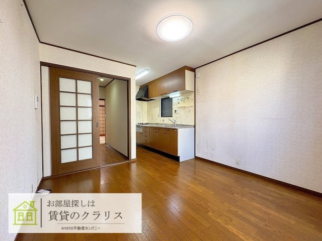寺戸町永田（ガレージ付き）一戸建の居間・リビング