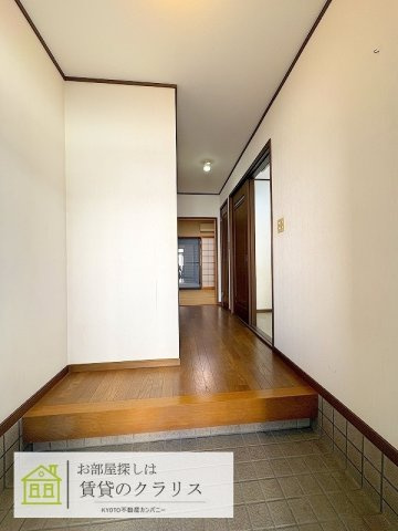 寺戸町永田（ガレージ付き）一戸建の玄関