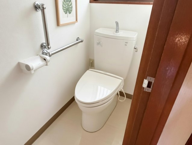 【湯河原町鍛冶屋】吹抜けがもたらす明るく開放的な室内のトイレ|リフォーム後の引き渡しになります　※リフォーム画像はイメージです