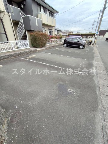 セジュール西小坂井Cの駐車場