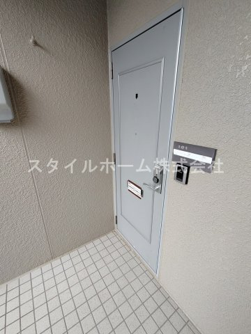 セジュール西小坂井Cの玄関