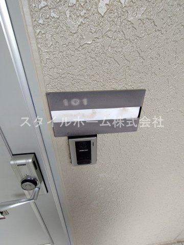 セジュール西小坂井Cの玄関