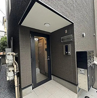 北区赤羽西２丁目のアパートのエントランス