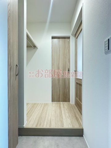 BRAVE BASE江戸屋敷の玄関|明るい玄関です