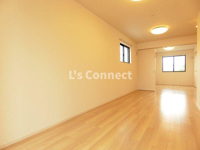 【居間・リビング】 | グランツ　ササキ | 角部屋で２面に窓があります。
