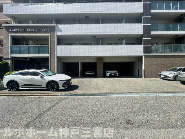 アドバンス神戸グルーブ の駐車場