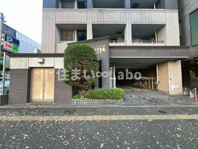 クレスティアステージア天神のエントランス