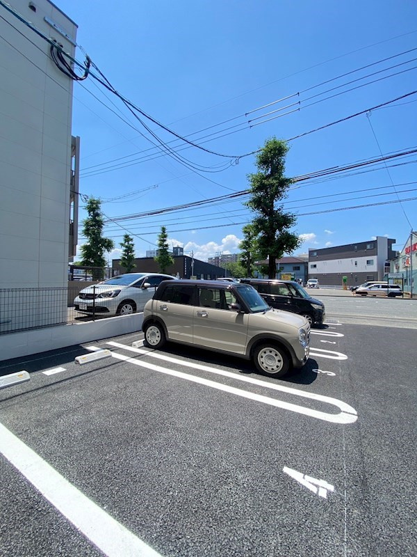 LIBTH福岡清水の駐車場
