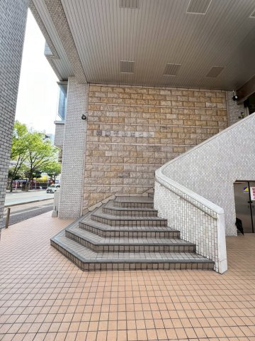 森藤不動産ビルのエントランス