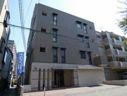 ジェヌイン本山の画像