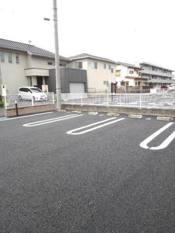 【駐車場】 | ベル・メゾン | 駐車場があるので、車を買う予定の方も安心です