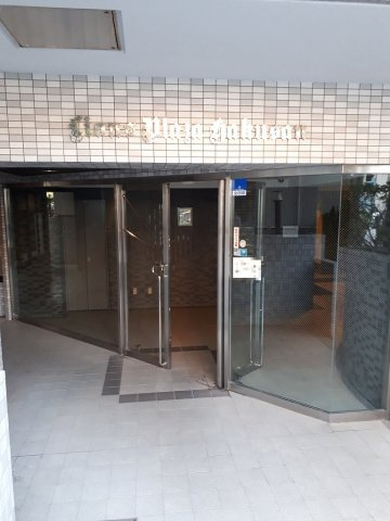 ライオンズプラザ白山のエントランス