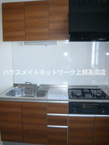 安江セントラルハイツＡのキッチン|３口コンログリル付