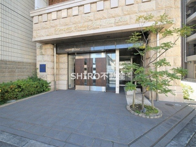 プレサンス大阪城公園ファーストシートのエントランス