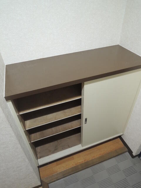 イーストパーク胡録台の設備|シューズボックス