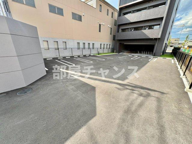 メイクスアート黒川の駐車場