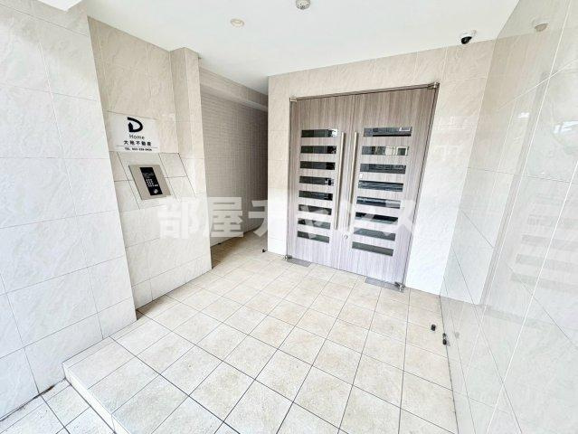 THE RESIDENCE SHIGAHONDORI のエントランス