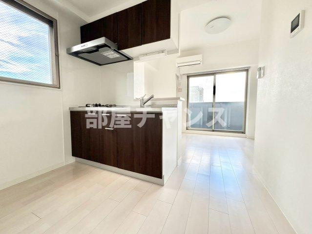 THE RESIDENCE SHIGAHONDORI の居間・リビング