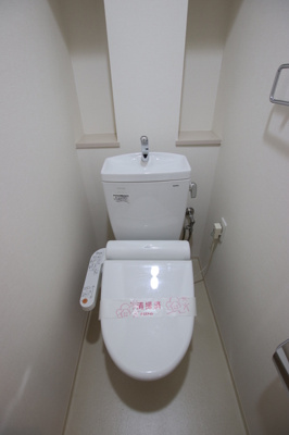 いつでも快適な温水洗浄便座※同タイプ、参考写真。