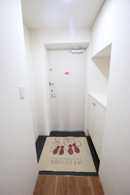 玄関※同タイプ、参考写真。