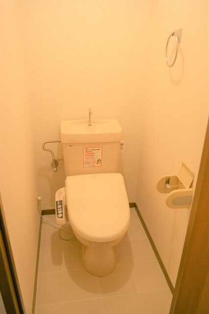 メゾンヴァントワァ　B棟のトイレ|温水洗浄暖房便座