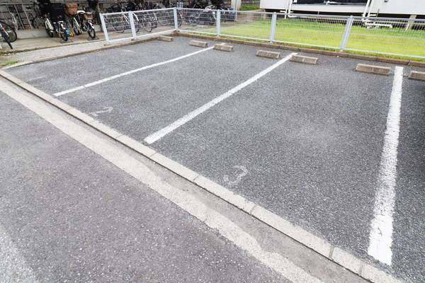 ビレッジハウス栗ヶ沢5号棟の駐車場