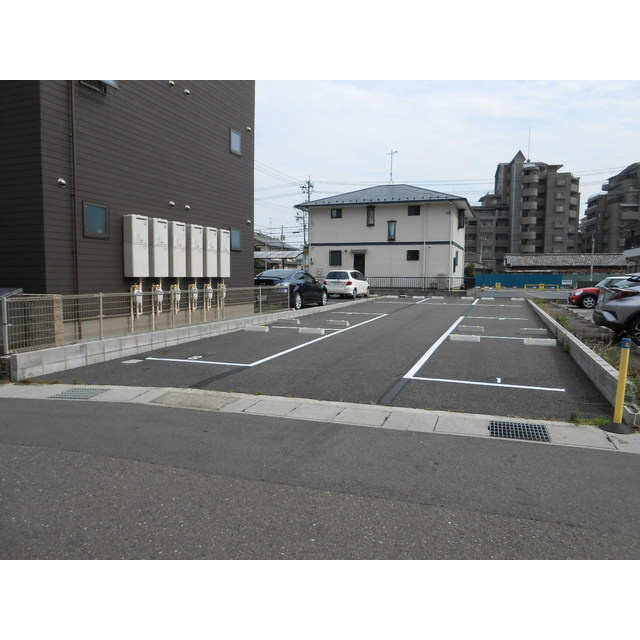 岐阜市菊地町２丁目の駐車場