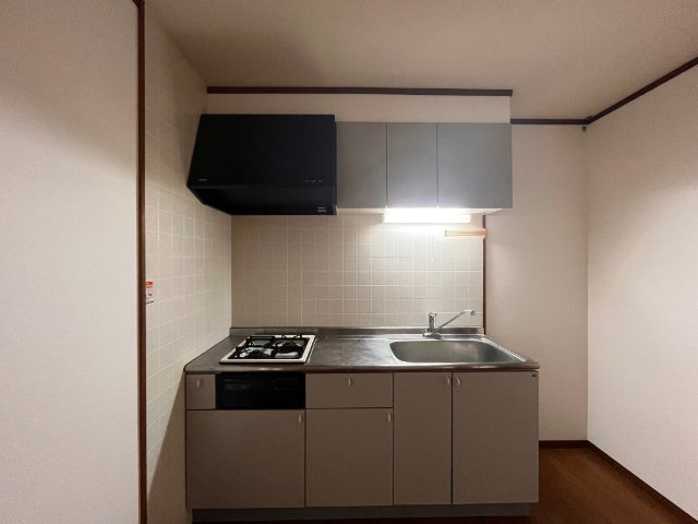 スティルライフ黒髪のキッチン