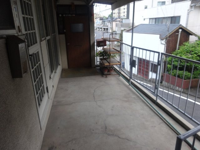澤野アパートのエントランス