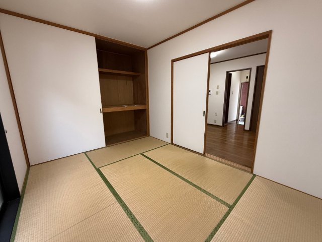 スティルライフ黒髪の内装