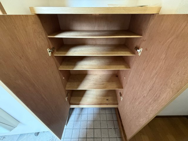 スティルライフ黒髪の内装